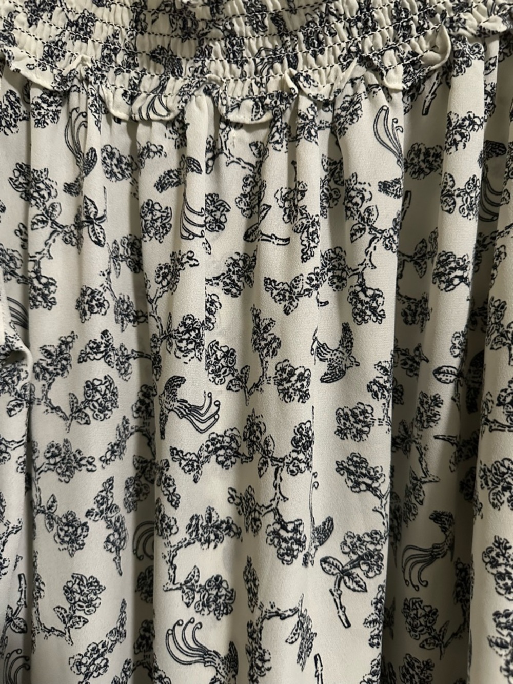Max Studio Ruffle Sleeve Off-Shoulder Floral Peasant Blouse in Ivory & Black L - Picture 3 of 7